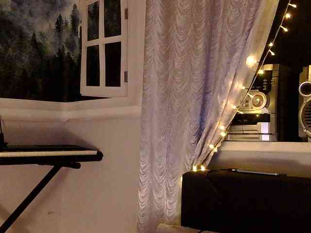 Emily_Silence webcam