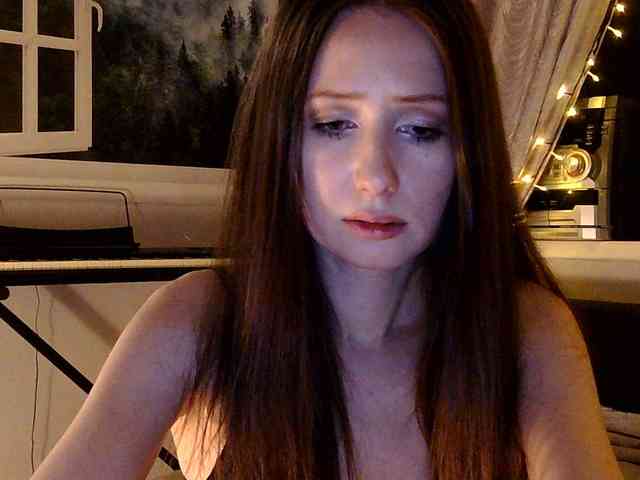 Emily_Silence webcam