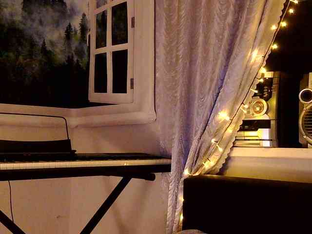 Elly_Silence webcam
