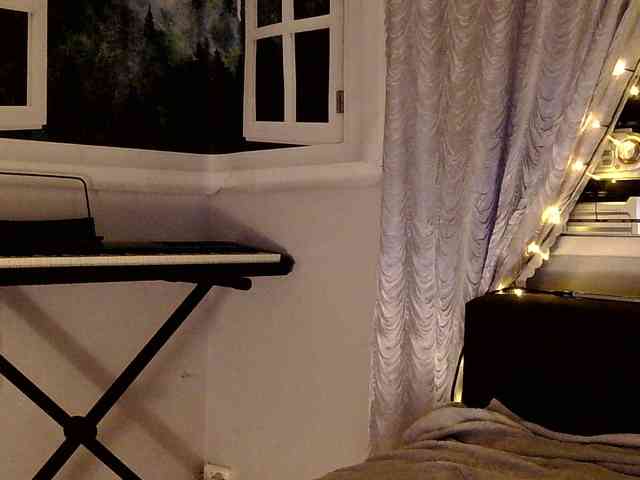 Emily_Silence webcam