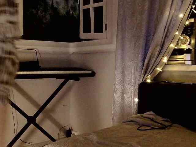 Emily_Silence webcam