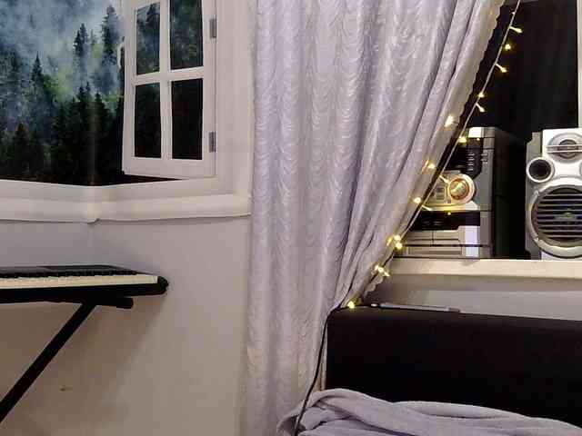 Emily_Silence webcam