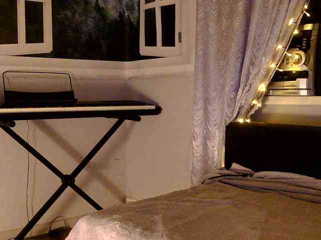 Emily_Silence webcam