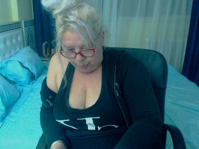 sonyahotmilf cam belle