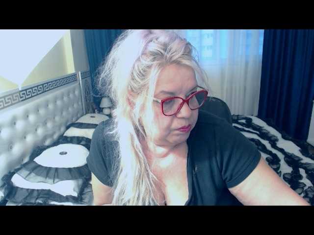 SonyaHotMilf webcam bongacams model stream image