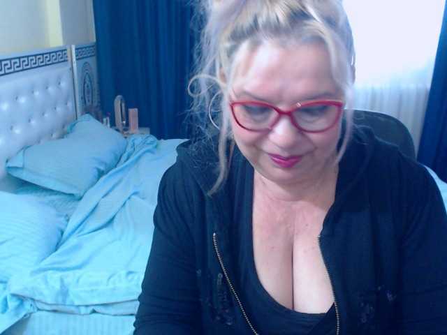 SonyaHotMilf webcam bongacams model stream image