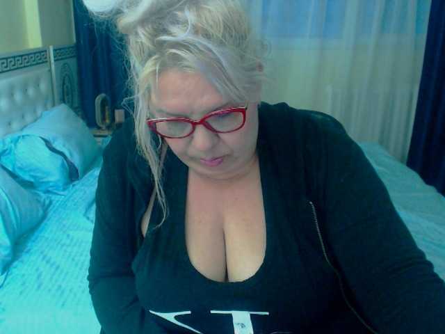 sonyahotmilf cam belle