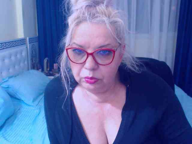 SonyaHotMilf webcam