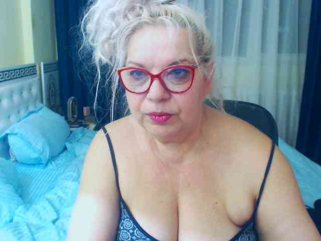 SonyaHotMilf webcam