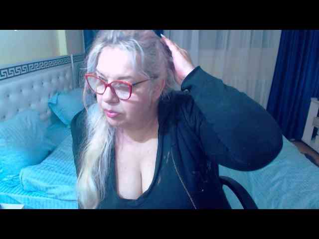 SonyaHotMilf webcam