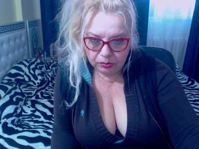 SonyaHotMilf webcam