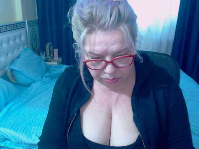SonyaHotMilf webcam