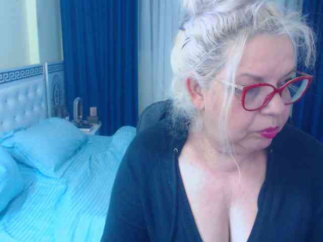 SonyaHotMilf webcam