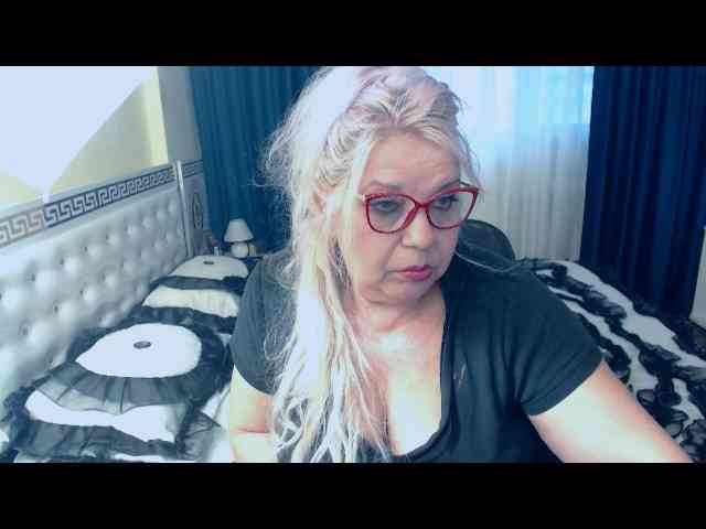 SonyaHotMilf webcam