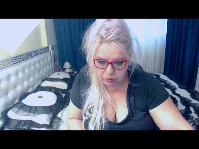 SonyaHotMilf webcam