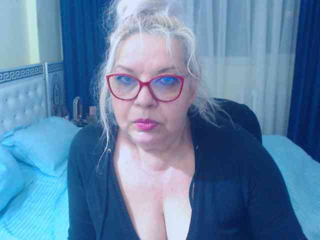 SonyaHotMilf webcam