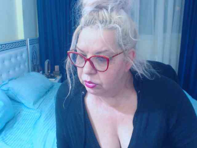 SonyaHotMilf webcam