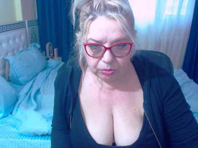 SonyaHotMilf webcam