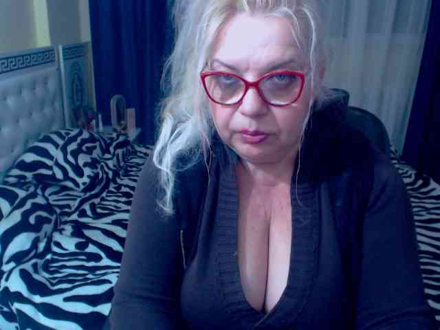 SonyaHotMilf webcam