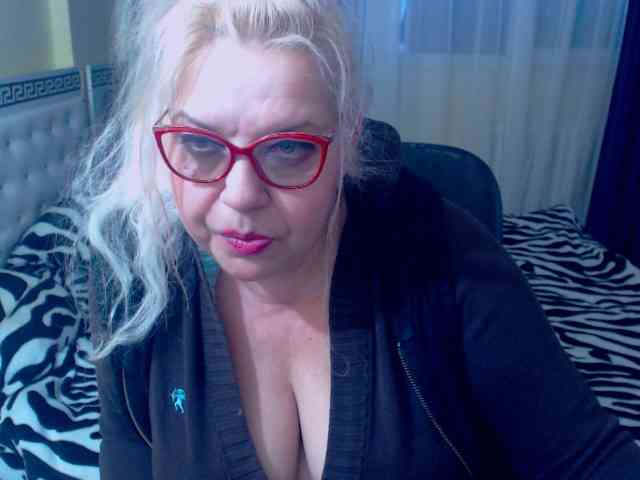 SonyaHotMilf webcam