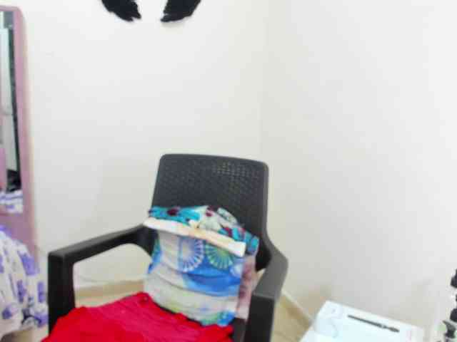 MILFMEGATITS webcam