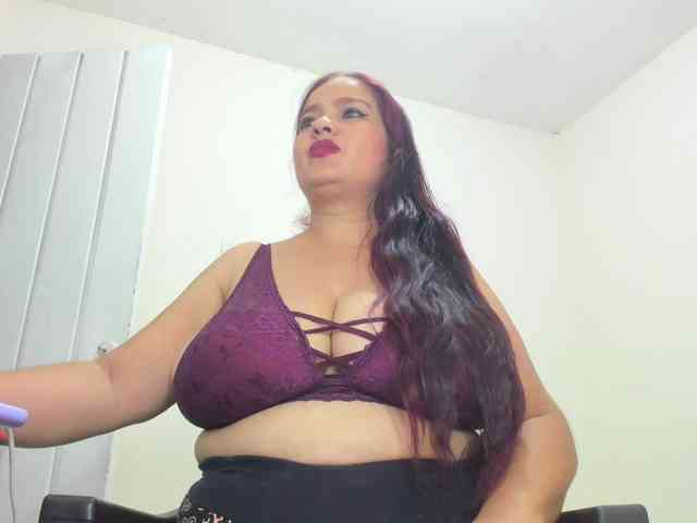 MILFMEGATITS webcam