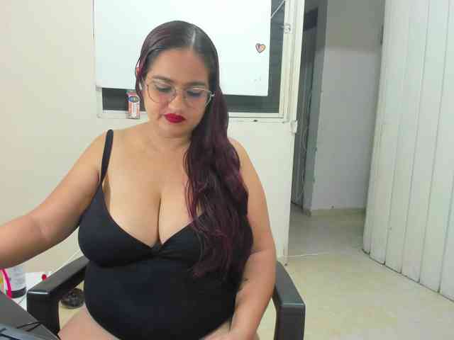 MILFMEGATITS webcam