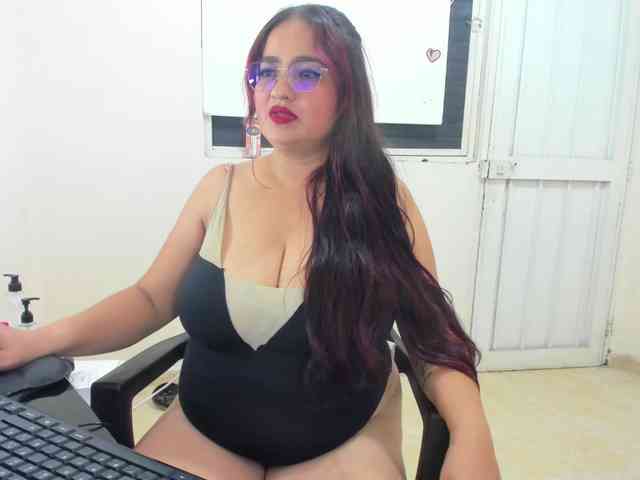 MILFMEGATITS webcam