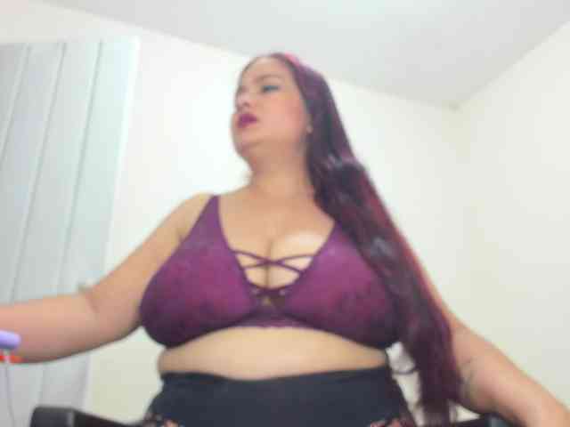 MILFMEGATITS webcam