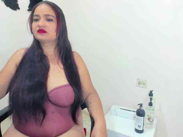 MILFMEGATITS webcam