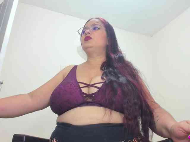 MILFMEGATITS webcam