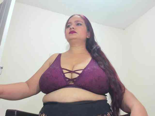 MILFMEGATITS webcam