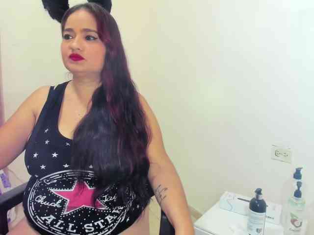 MILFMEGATITS webcam
