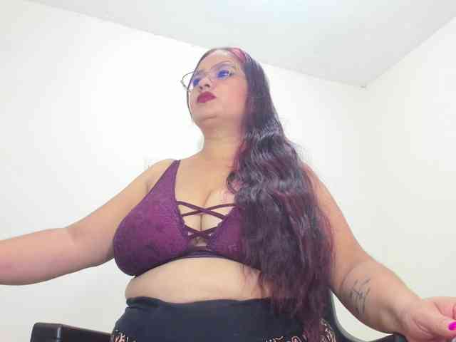 MILFMEGATITS webcam