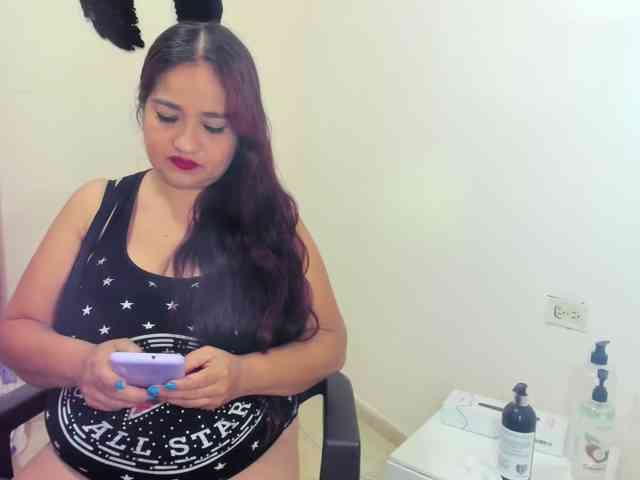 MILFMEGATITS webcam