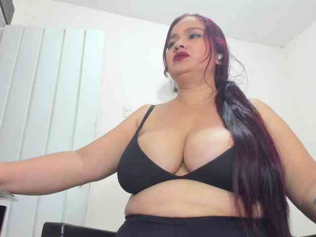 MILFMEGATITS webcam