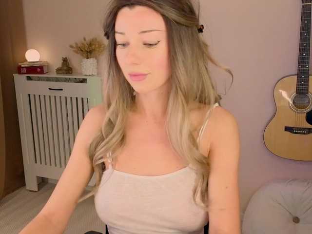 Lenamuti's BongaCams show and profile