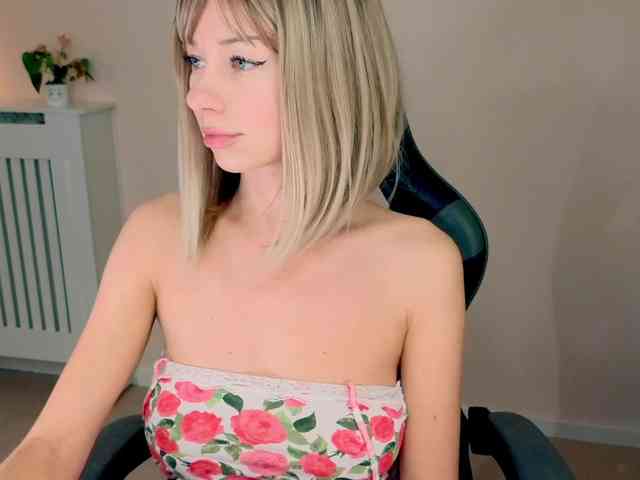 Lenamuti Live Webcam on BongaCams