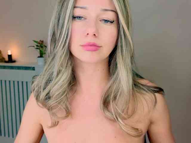 Lenamuti Live Webcam on BongaCams