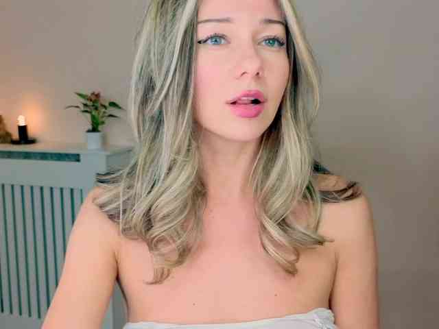 Lenamuti Live Webcam on BongaCams