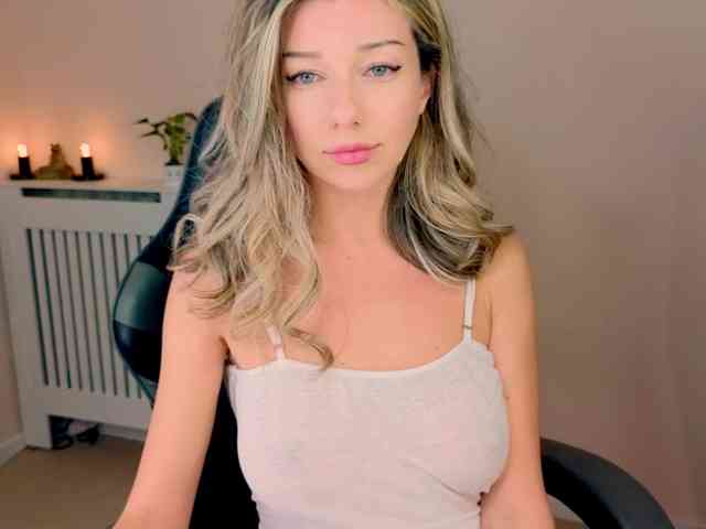 Lenamuti Live Webcam on BongaCams