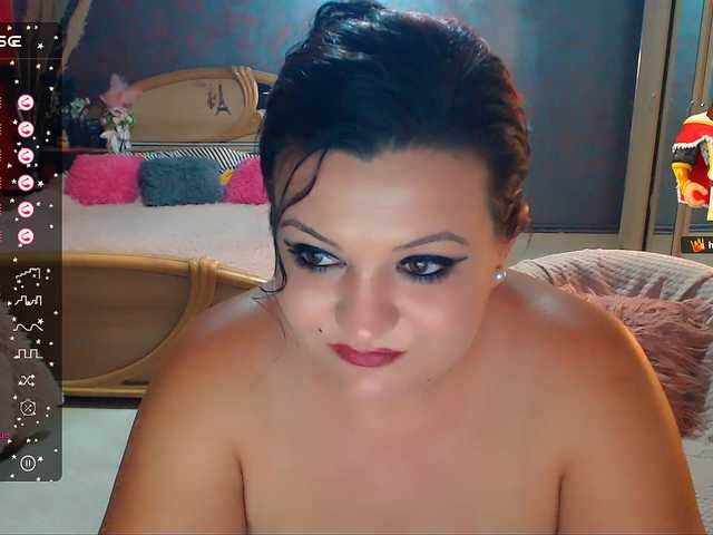 Ariellefoxy Live Cam on BongaCams