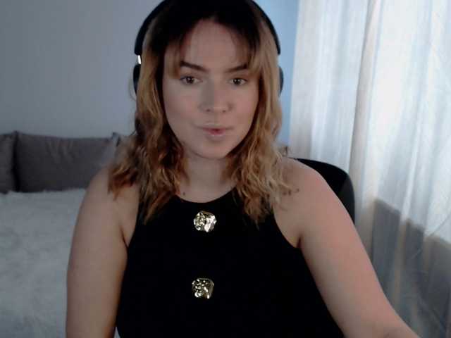 RianaCrystal's BongaCams show and profile
