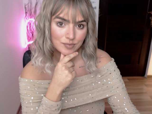 RianaCrystal Live Cam on BongaCams