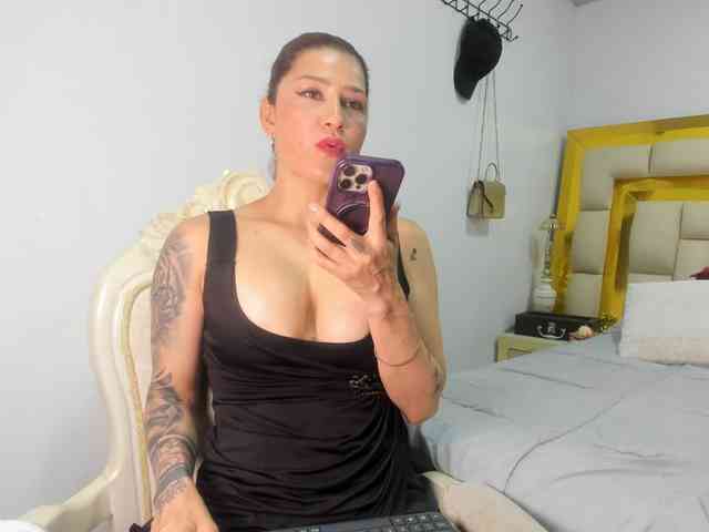 jennygarner Live Webcam on BongaCams