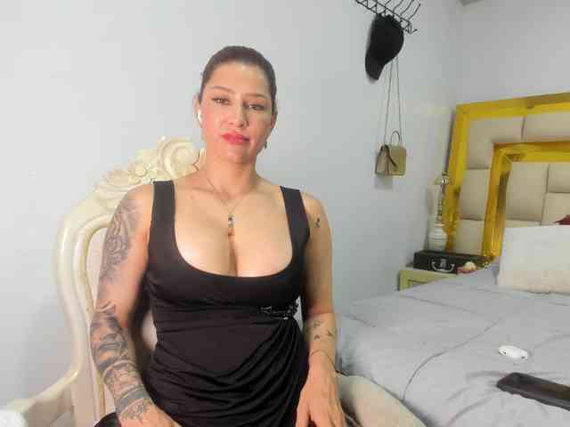 jennygarner Live Webcam on BongaCams