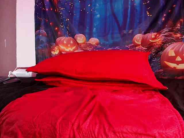 zoe-z Live Webcam on BongaCams
