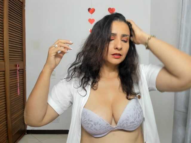 sweetsofia5's BongaCams show and profile