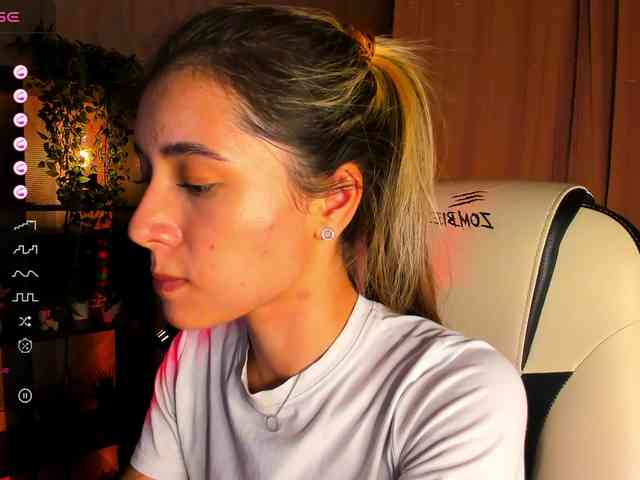 live nude chat DarlaBelle