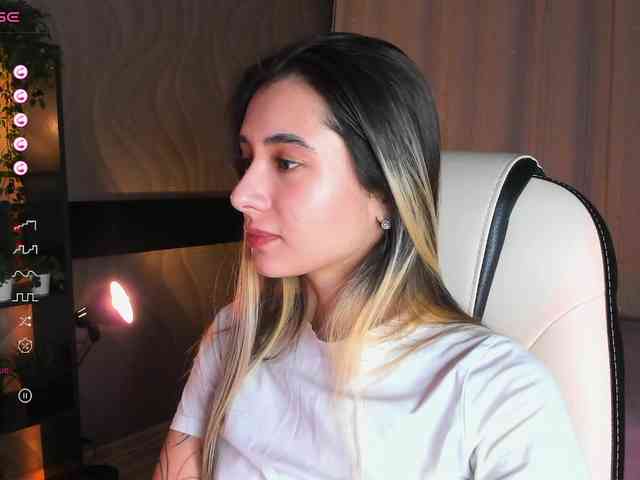 Live Sex Chat with DarlaBelle (@DarlaBelle)